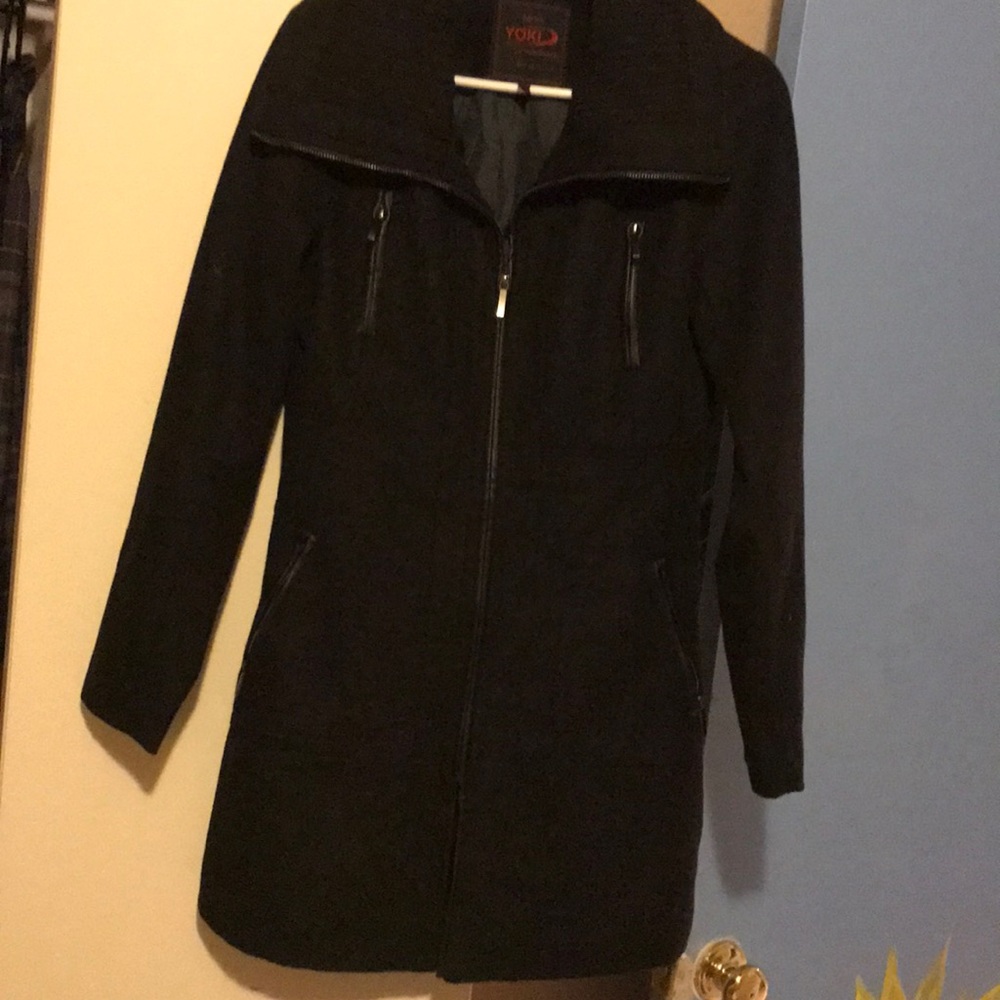 Cute black zip up coat from Windsor